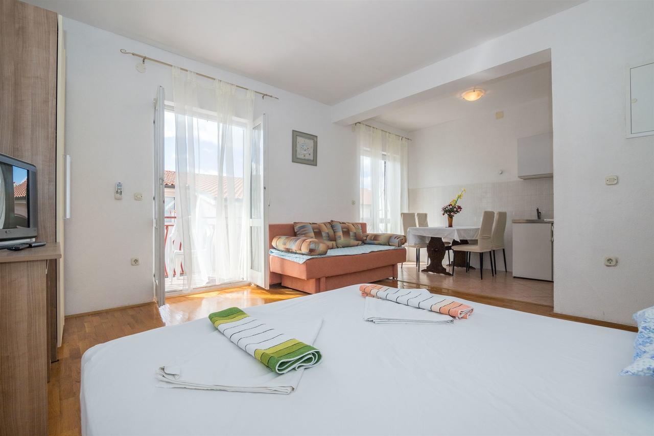 Apartments Zeljko Makarska Exterior photo